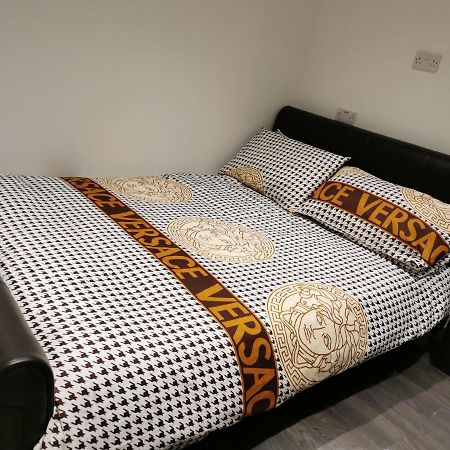 Studio Self Contained Double Bedroom London Eksteriør bilde