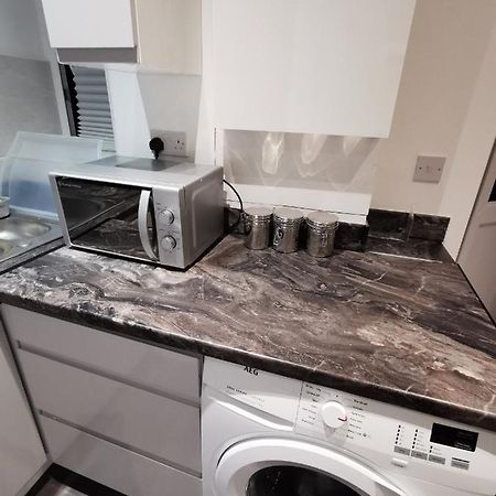 Studio Self Contained Double Bedroom London Eksteriør bilde