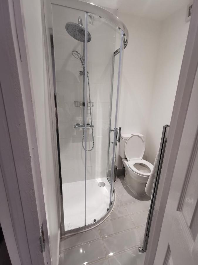 Studio Self Contained Double Bedroom London Eksteriør bilde