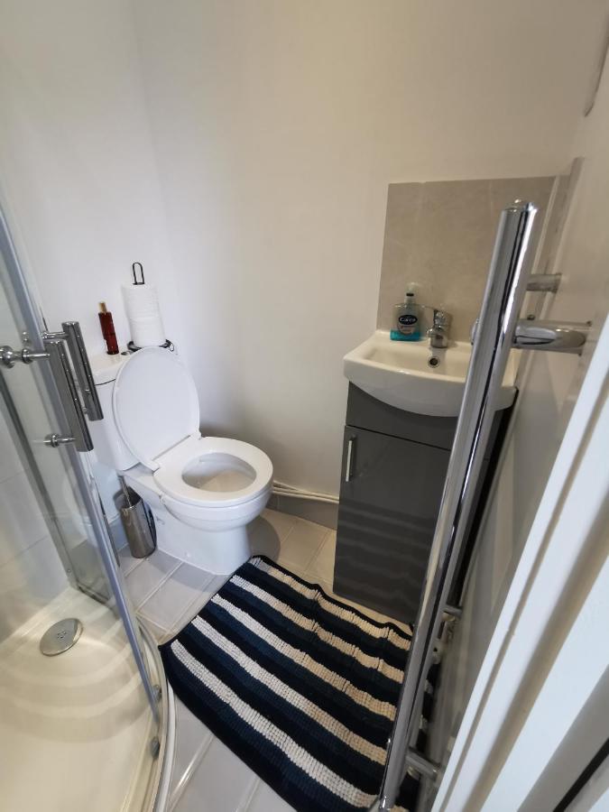 Studio Self Contained Double Bedroom London Eksteriør bilde